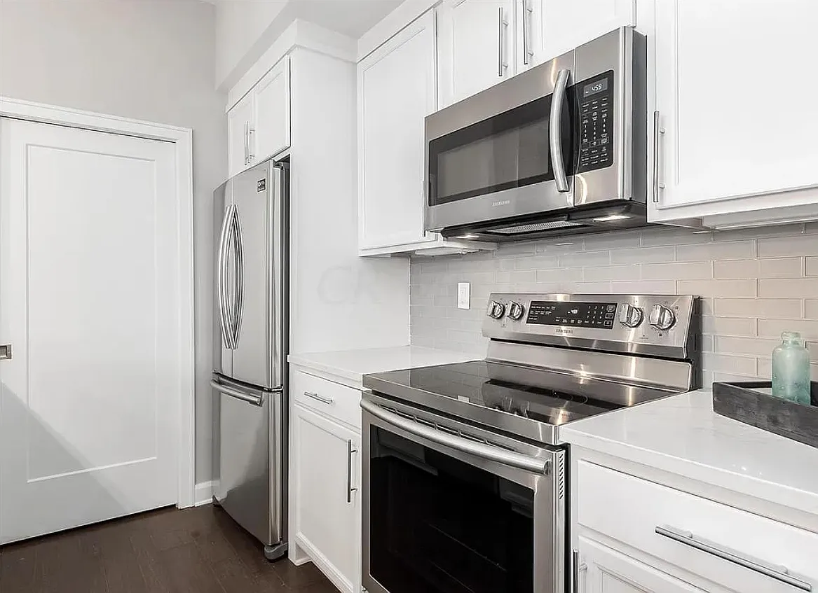 825 N 4th St - 302 — Photo 3