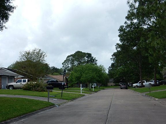 5th image of 2108 Victoria Ct