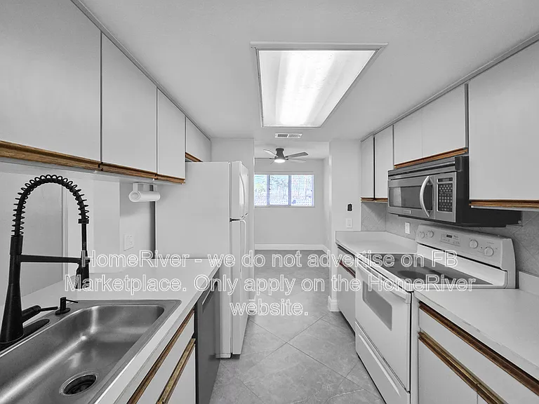 616 Beach Park Ln #V261 — Photo 8