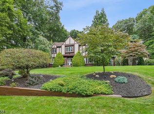 1 Hennion Dr, Parsippany, NJ 07054