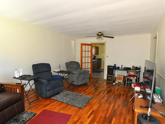 4th image of 203 Garden St