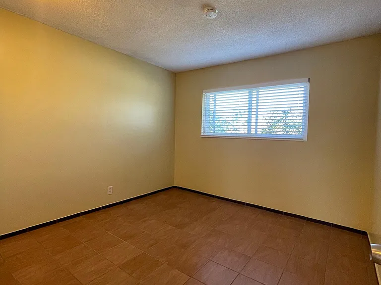 925 Walnut Ave #5 — Photo 10