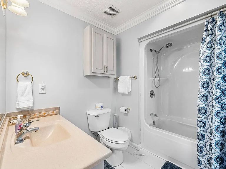 1038 Lakeside Dr — Photo 15