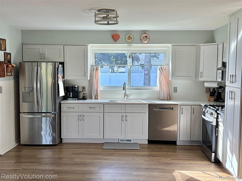 790 Maple Vista St, photo 2