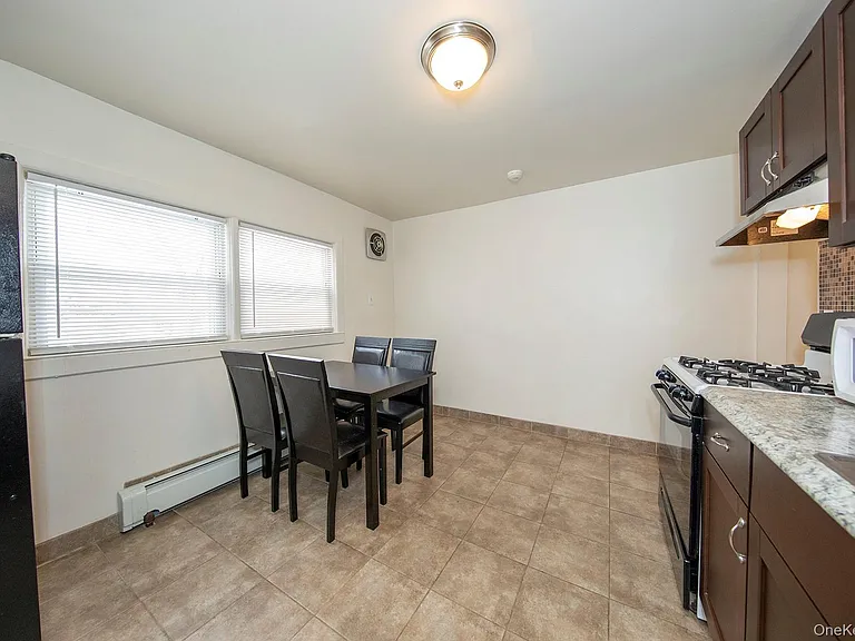 72-74 Pearsall Ave — Photo 4