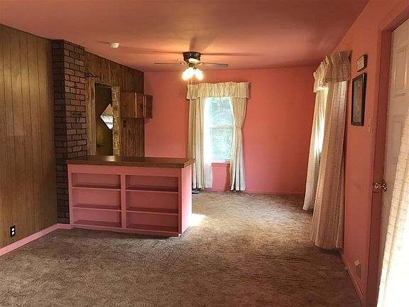3rd image of 209 Roseland St