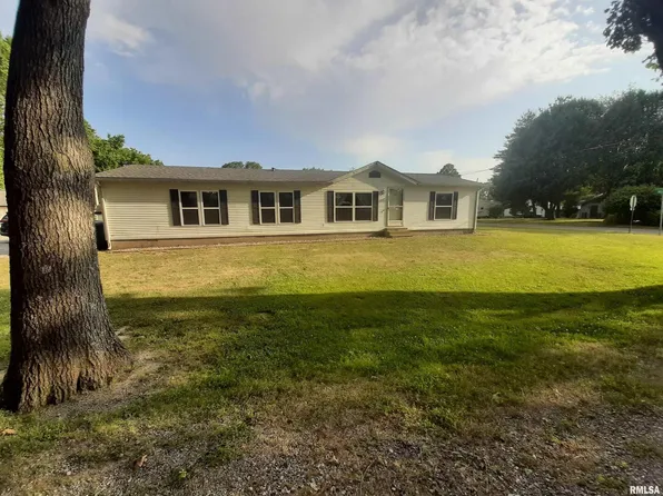 1501 E 13th St, Johnston City, IL 62951