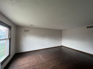 401 W Jackson St, Athens, IL 62613