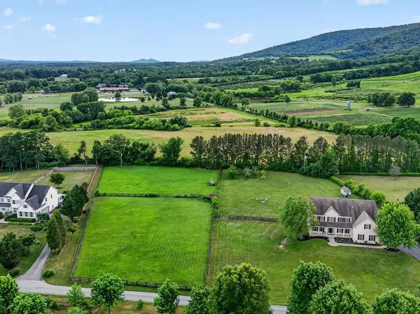 18616 Foggy Bottom Rd, Bluemont, VA 20135