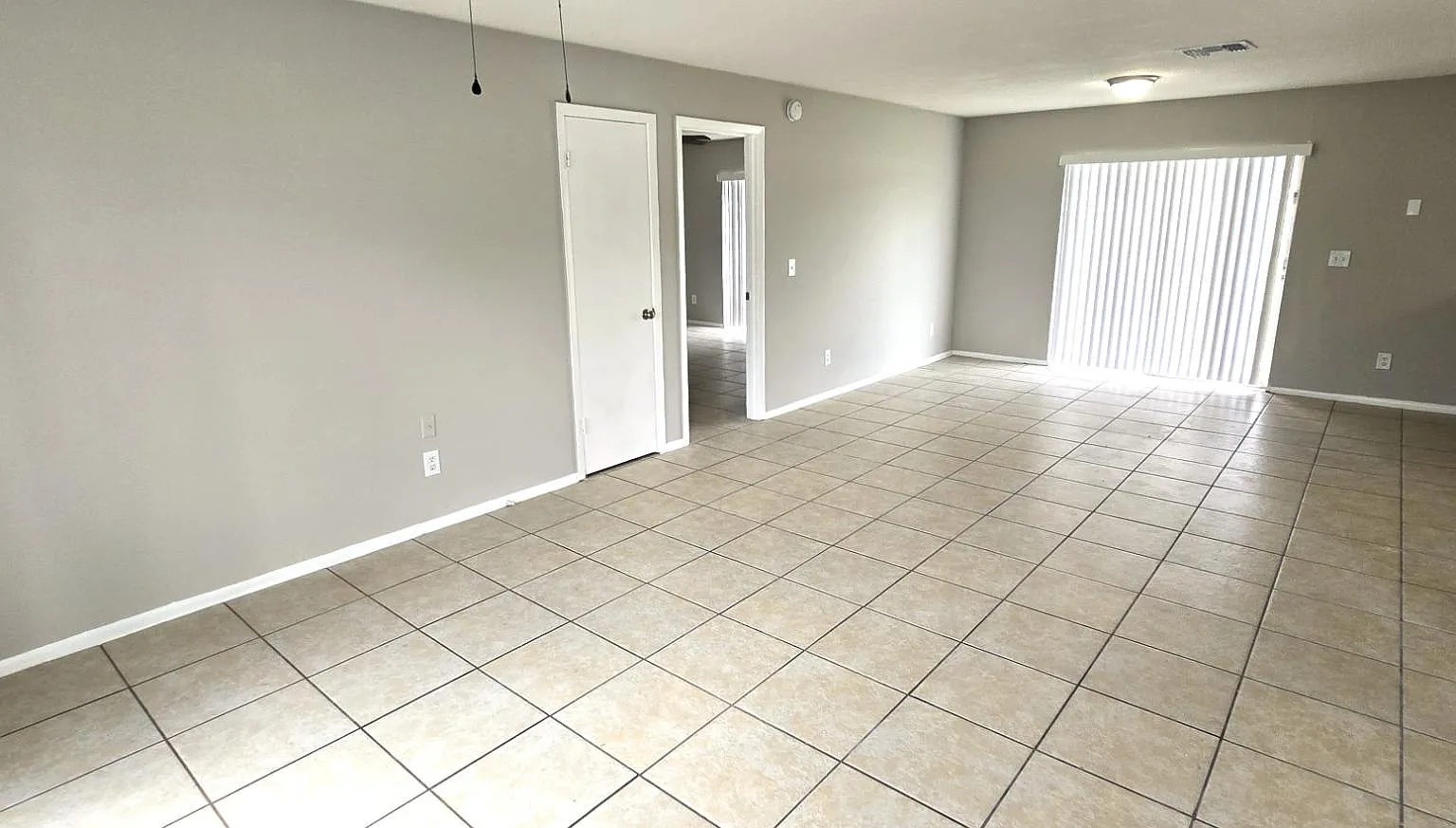 872 Aspenwood Cir — Photo 2