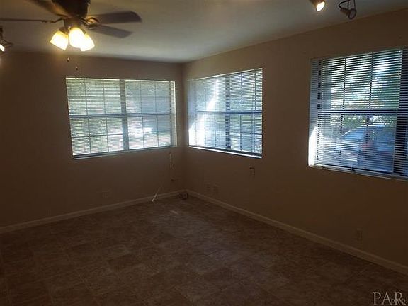 5th image of 1622 N Davis Hwy