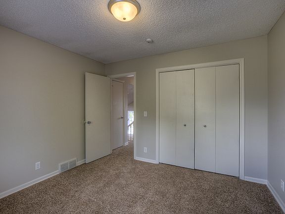 5th image of 3307 S 133rd St
