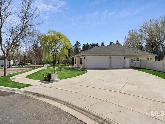 4th image of 977 N Woodvalley Pl