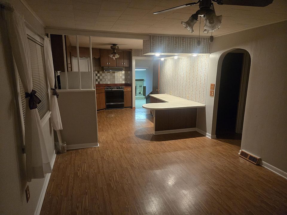 5667 Brunswick Blvd, Waterford, MI 48327 | Zillow