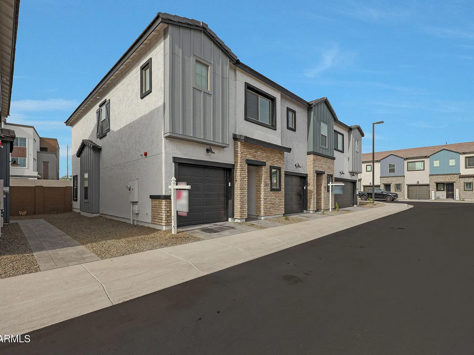 3 bed, 2.5 bath, 1504 sqft, $2,000 — Photo 2