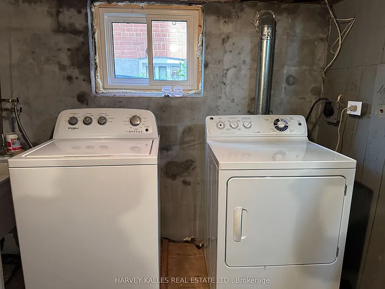 38 Strathgowan Ave #UPPER — Photo 8