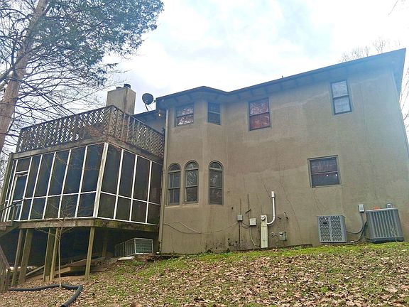 2nd image of 889 Rocky Oaks Trl