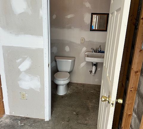 5th image of 6019 Atwood Dr #6