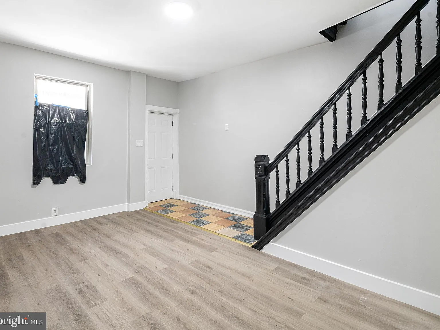 3 bed, 1.0 bath, 1010 sqft, $1,725 — Photo 2