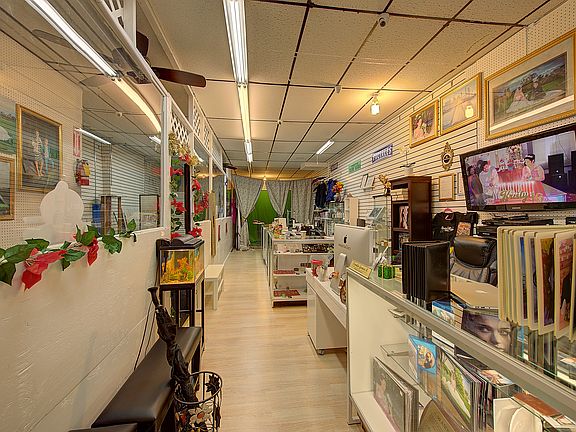 4th image of 8722 Jamaica Ave