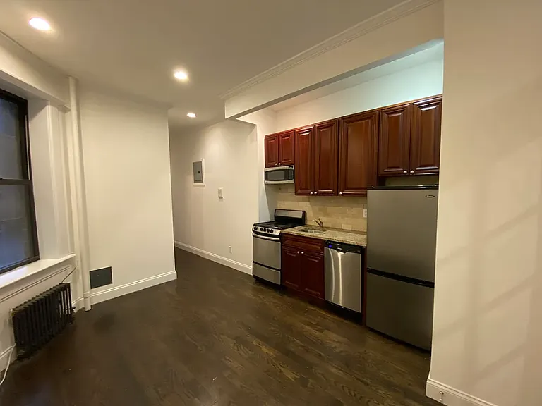 239 E 58th St #2H — Photo 6