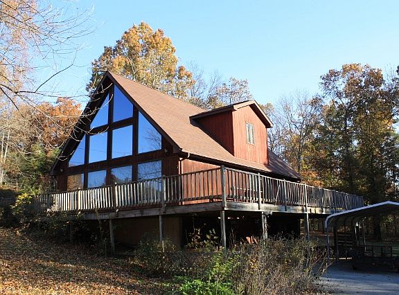 2nd image of 580 Ballard Ln