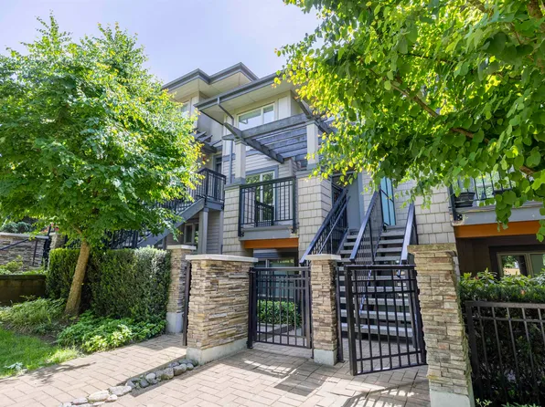 3201 Noel Dr #13, Burnaby, BC V3J 0G9