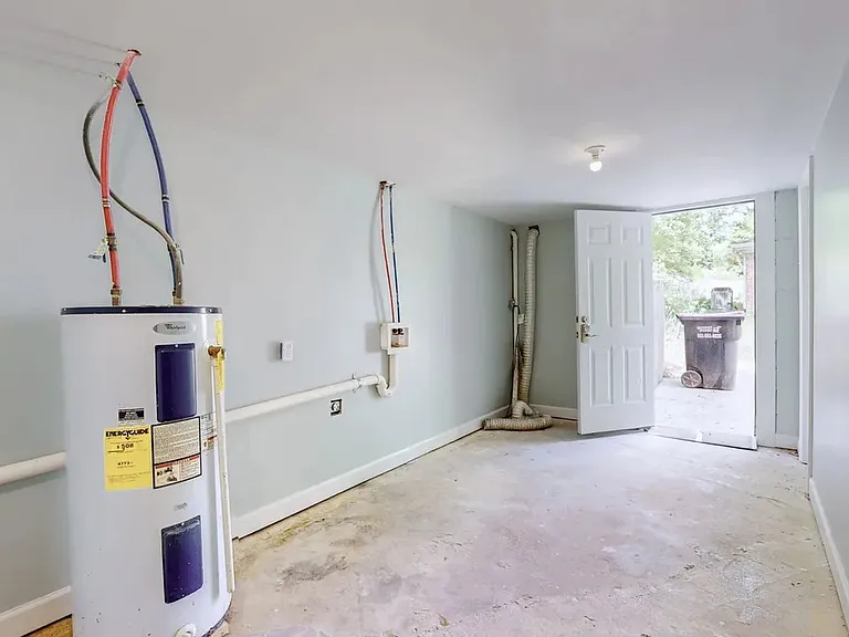 bonus room with side entrance