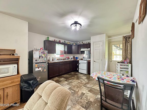 4th image of 369 Conklin Hill Rd