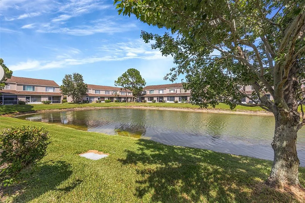 2 bed, 1.5 bath, 1184 sqft, $1,995 — Photo 3