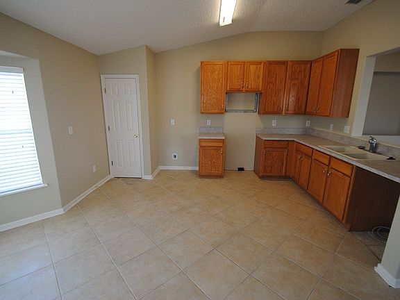 4th image of 616 Picasso Ave