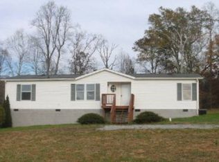 1316 E Courthouse Rd, Blackstone, VA 23824