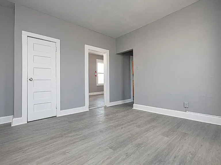 156 Hawthorne Ave #4 — Photo 3