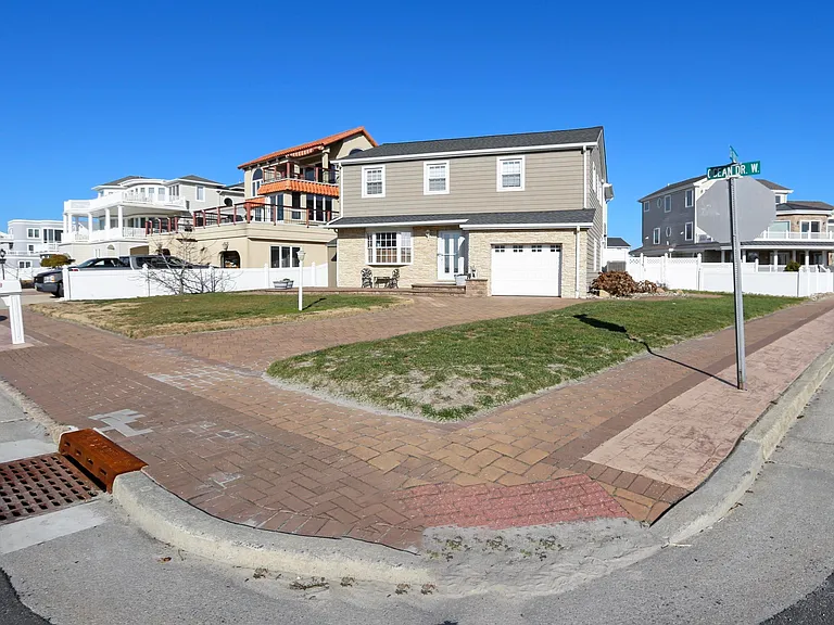 29 Ocean Dr W — Photo 31