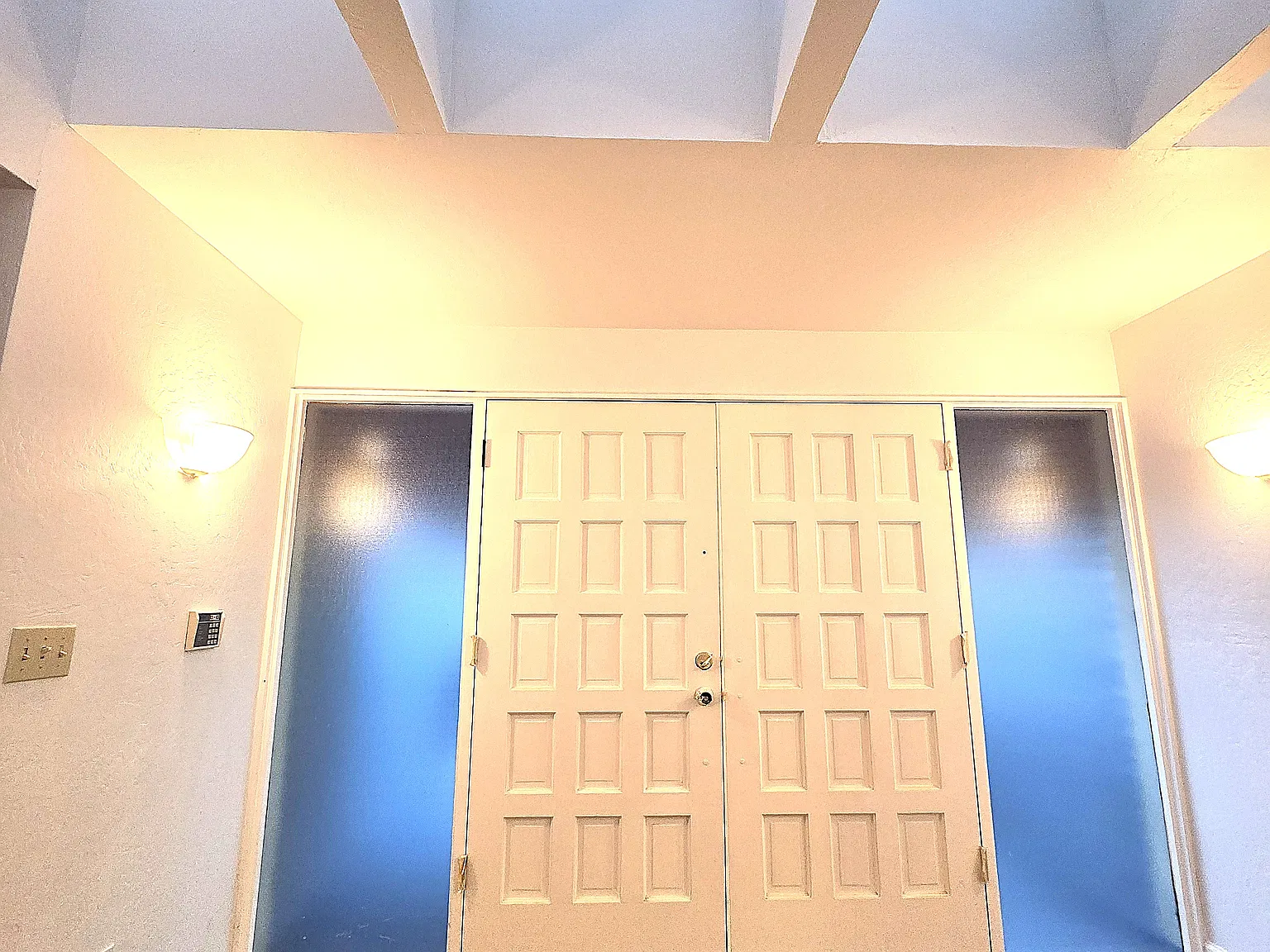 4 bed, 2310 sqft, $3,995 — Photo 2