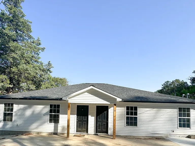 304 Parris St SE #B — Photo 1