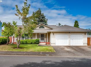 378 70th St, Springfield, OR 97478
