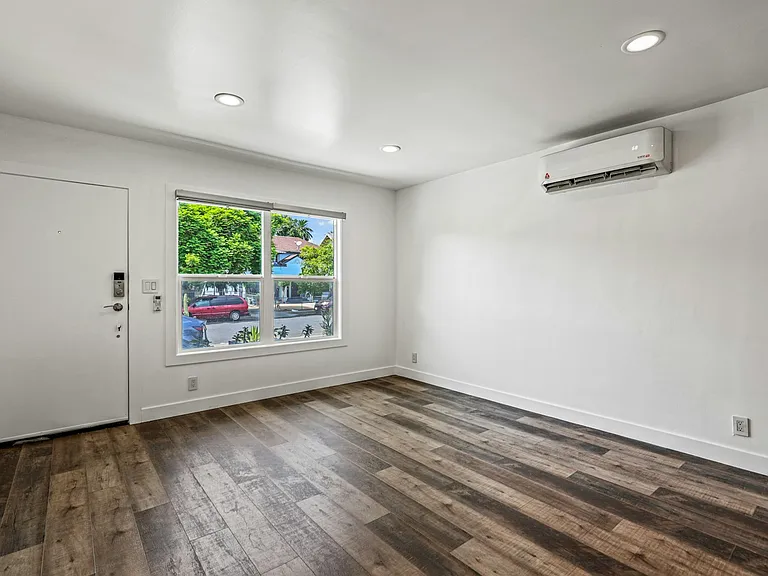 2730 Raymond Ave #9 — Photo 8