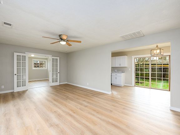 5th image of 3069 W Sherwood Ave