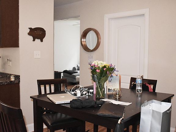 5th image of 837 W Cornelia Ave #100S