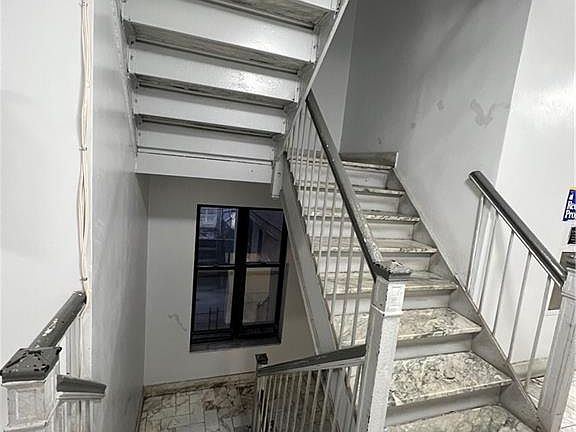 4th image of 1025 45th St APT 2E