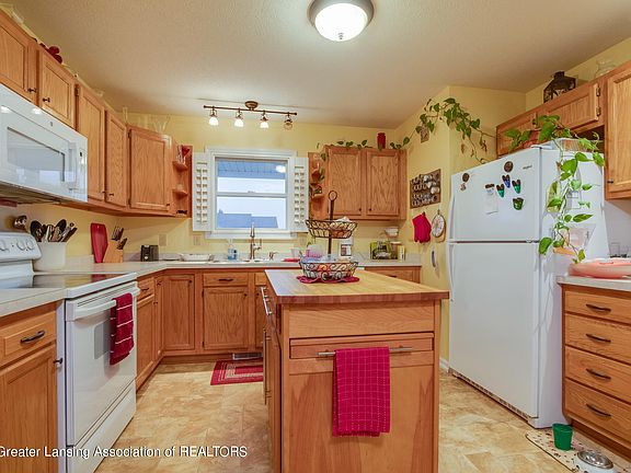 5th image of 4402 Yarrow Dr