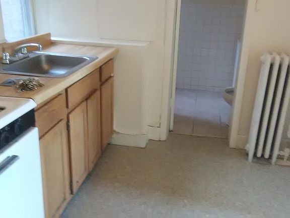 3rd image of 145 Belmont Ave #Rr