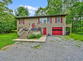 48 Woodlyn Acres Rd, Hawley, PA 18428
