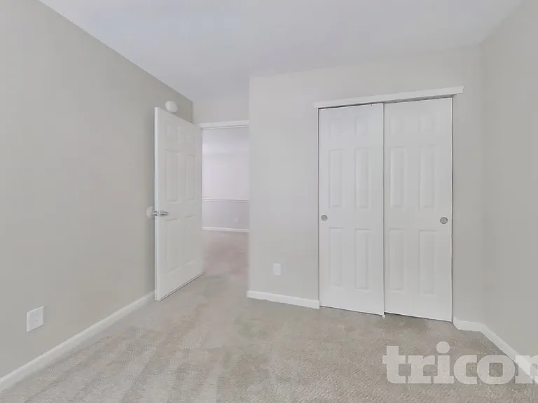 4525 Connaught East Dr — Photo 11