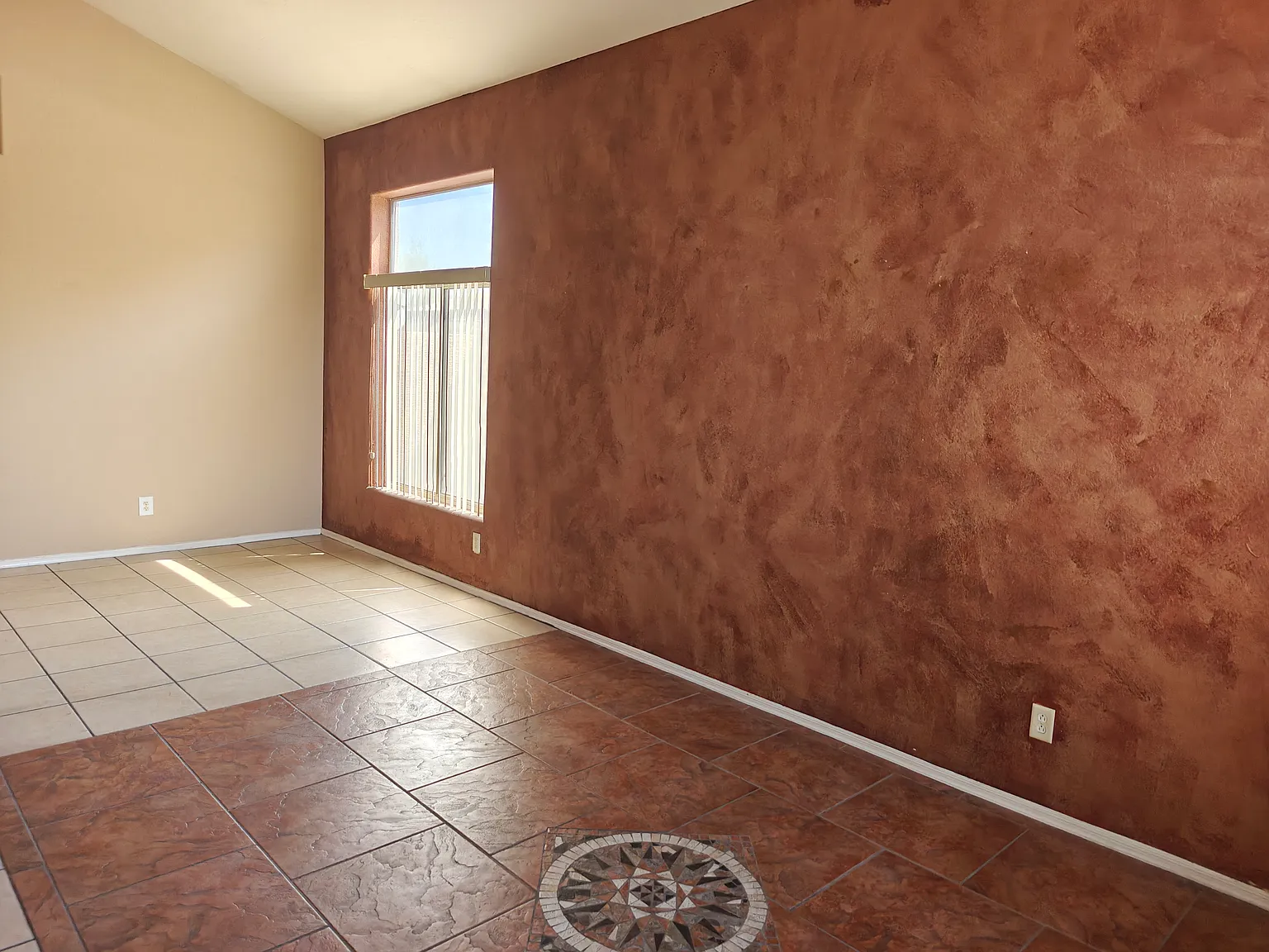 5 bed, 3086 sqft, $3,450 — Photo 2