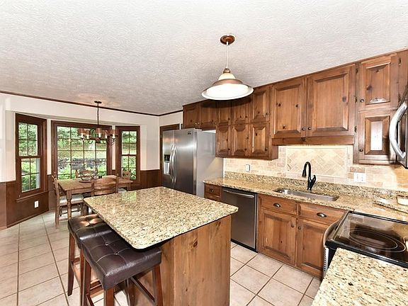 4th image of 2780 Shurburne Dr