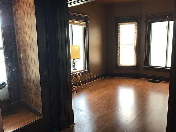 2nd image of 215 S Burr Blvd