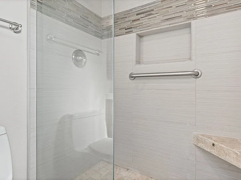 140 Walnut Ave #2F — Photo 11