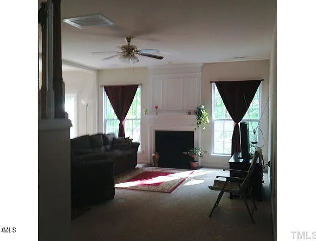 308 Dyersville Dr — Photo 7